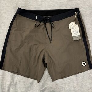 Vuori Peak Boardshort. Size Mens 32. Color Griege
